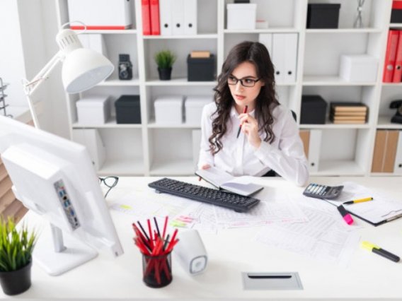 Как быстро и эффективно соблазнить коллегу: 3 правила офисного съема