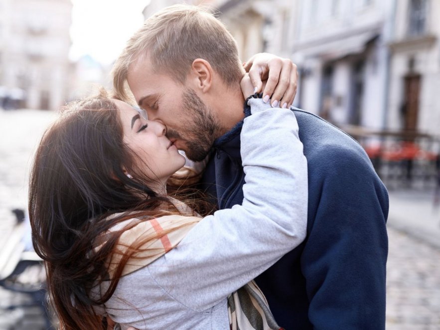 Первое свидание: как поцеловать девушку? фото