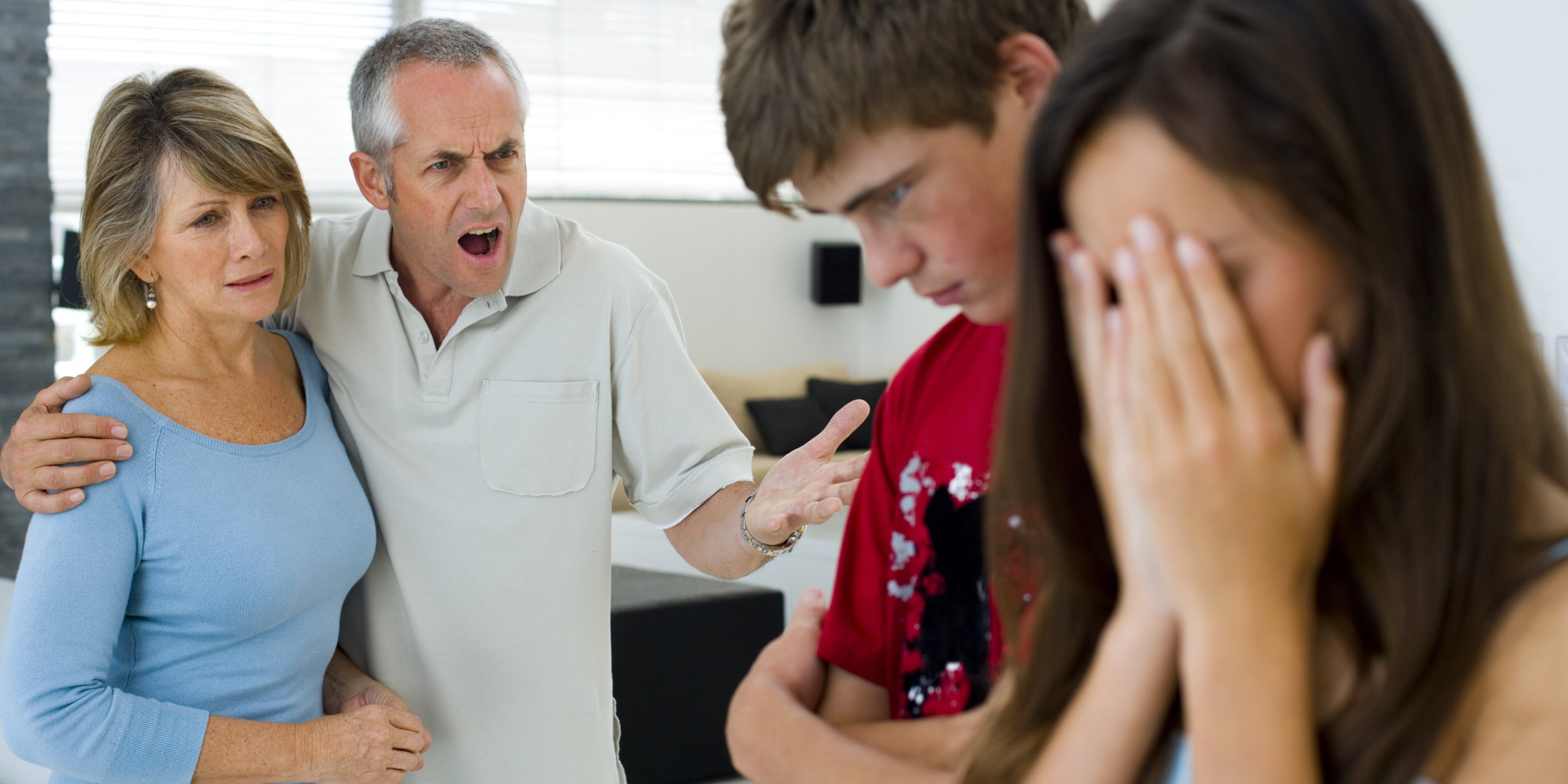 Подросток ссорится с родителями